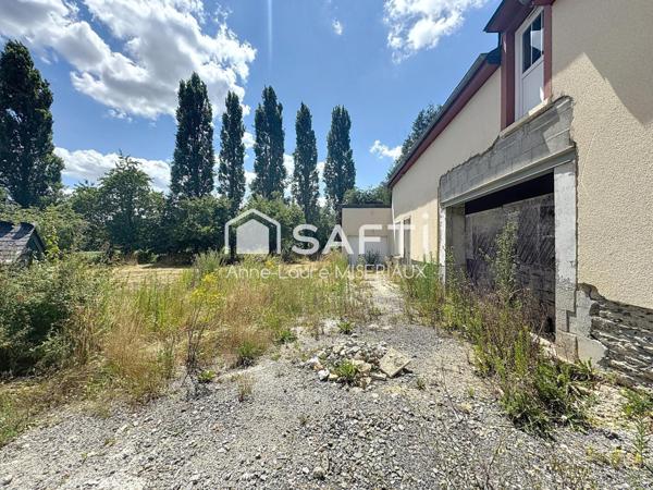 Maison en pisé au superbe potentiel