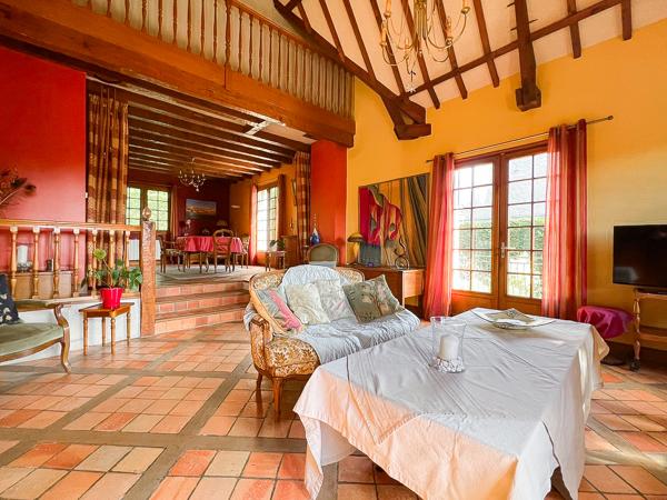 Maison spacieuse a vendre aux Les Ponts de Ce proche des commodites a pieds et des lignes de bus