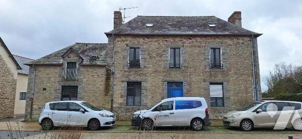 Immeuble de rapport en plein centre bourg, comprenant: 

- RdC: un appartement T4 loué
- Pre...