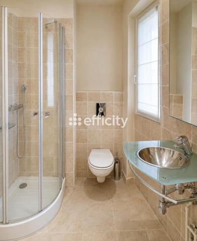 Appartement
         2 pièces
        - 46 m² 499 000 € *