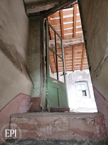 Maison de village avec terrasse à rénover