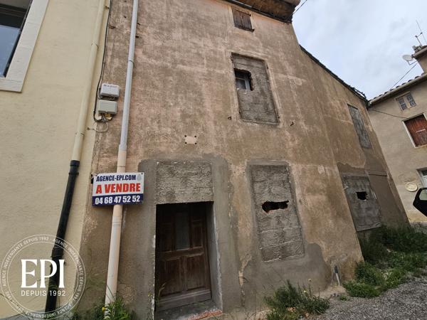 Maison de village avec terrasse à rénover