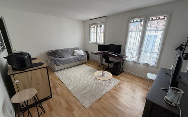 Appartement à vendre    1 pièce •  Voisins-le-Bretonneux