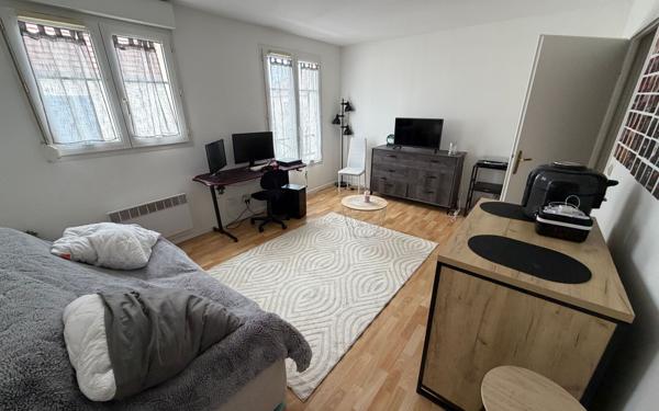 Appartement à vendre    1 pièce •  Voisins-le-Bretonneux