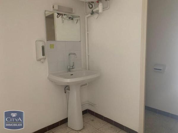 Local commercial à louer 64.85m²