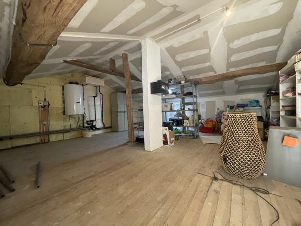 Maison
         6 pièces
        - 180 m² 220 000 € *