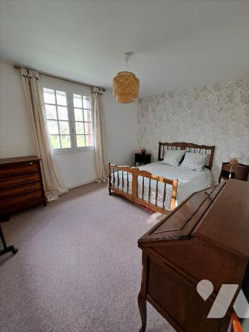 AUX PORTES DE QUIMPERLE - Maison d'habitation composée d'une entrée , un salon/séjour avec chem...