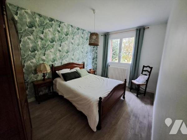 AUX PORTES DE QUIMPERLE - Maison d'habitation composée d'une entrée , un salon/séjour avec chem...