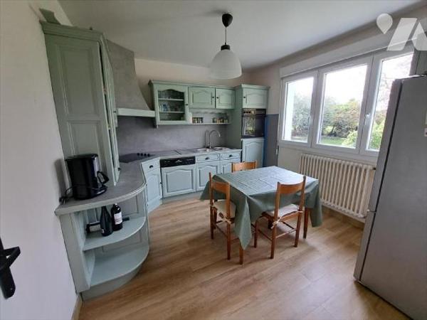 AUX PORTES DE QUIMPERLE - Maison d'habitation composée d'une entrée , un salon/séjour avec chem...