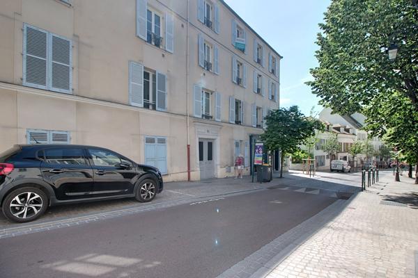 STUDIO RUEIL-MALMAISON PLEIN COEUR DE VILLE - A 150m DE L'ANCIENNE MAIRIE