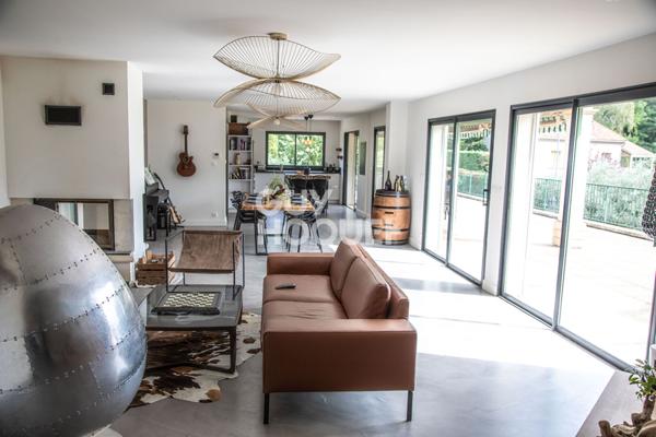 Maison de caractère + appartement indépendant avec piscine sur Aubenas