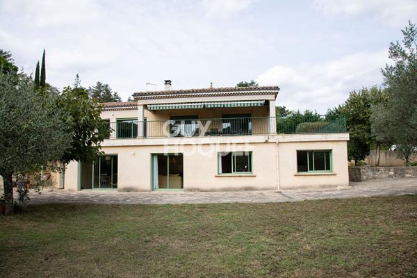 Maison de caractère + appartement indépendant avec piscine sur Aubenas