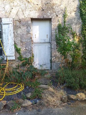 Campagne ensemble de maisons et dépendances an pierres sur 45 923m²