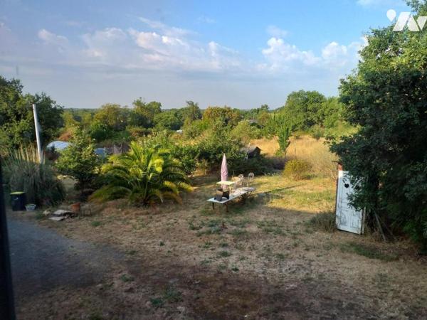 Campagne ensemble de maisons et dépendances an pierres sur 45 923m²