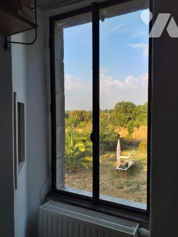 Campagne ensemble de maisons et dépendances an pierres sur 45 923m²