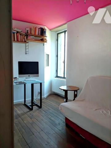 Campagne ensemble de maisons et dépendances an pierres sur 45 923m²