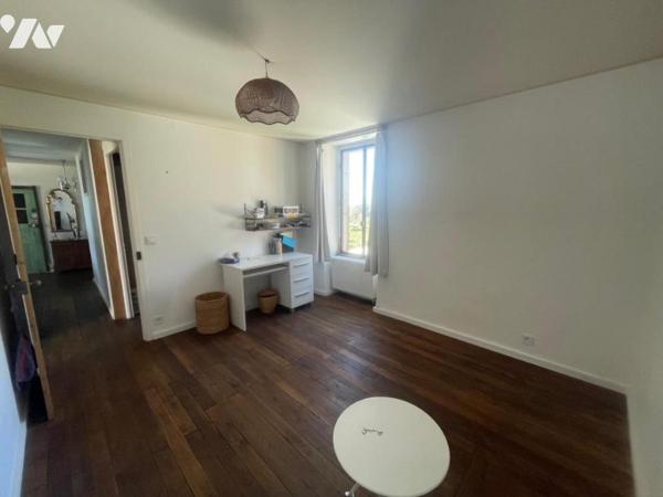 Campagne ensemble de maisons et dépendances an pierres sur 45 923m²