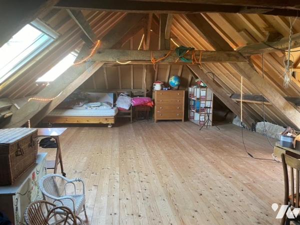 Campagne ensemble de maisons et dépendances an pierres sur 45 923m²