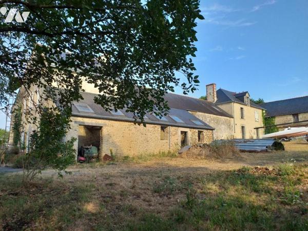 Campagne ensemble de maisons et dépendances an pierres sur 45 923m²