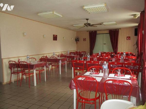 RESTAURANT AUX PORTES DE CARHAIX ET DE LA VALLEE DES SAINTS CARNOET
