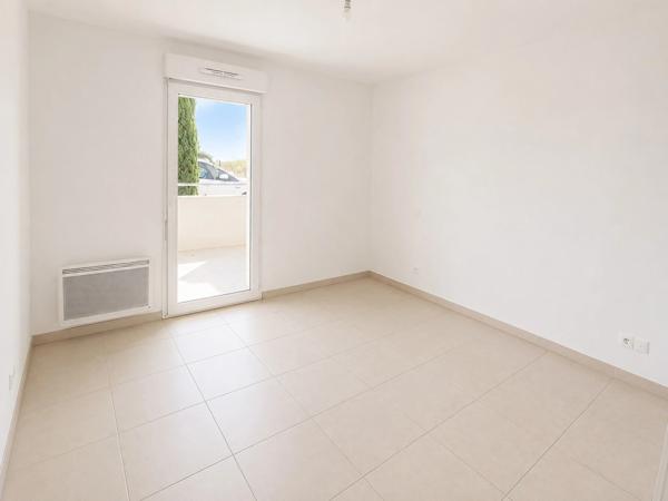 Appartement T2 avec terrasse et parking à Boujan-sur-Libron – Résidence sécurisée