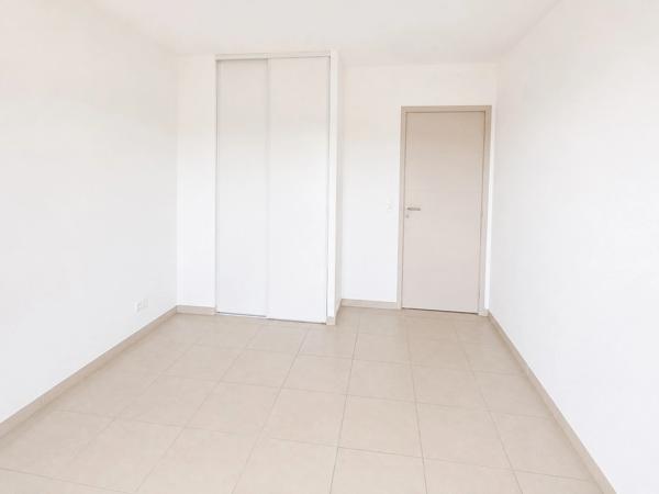 Appartement T2 avec terrasse et parking à Boujan-sur-Libron – Résidence sécurisée