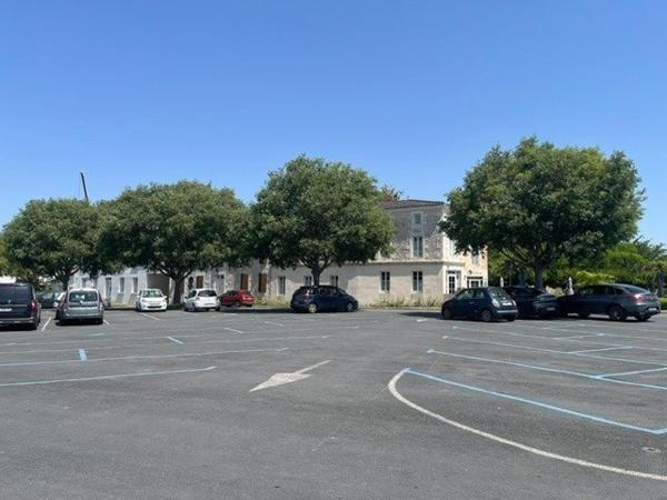 Immeuble à SAUJON, 17600 - 300m²
