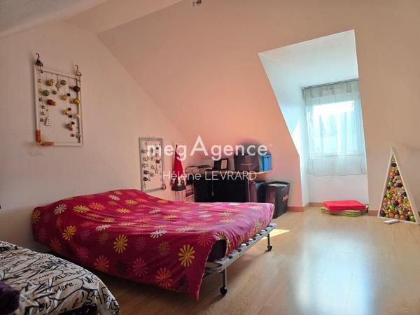 Maison à Évron, 53600 - 7 pièces 115m²