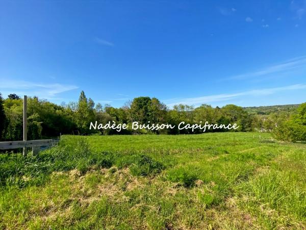 Terrain à vendre de 3 260 m² dans un environnement résidentiel recherché à GONNEVILLE SUR MER (14)