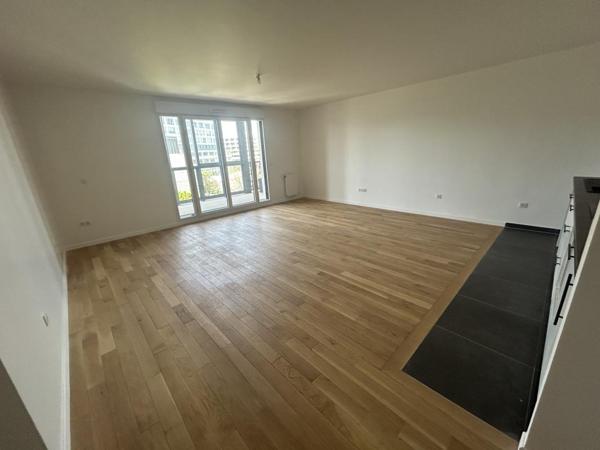 Location Appartement 4 pièces 90 m² - Courbevoie 92400