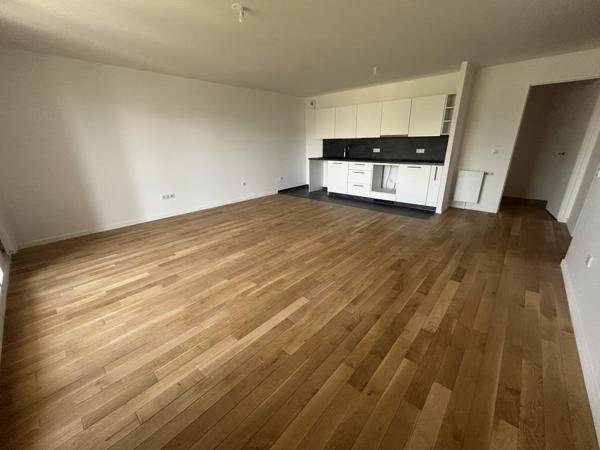 Location Appartement 4 pièces 90 m² - Courbevoie 92400
