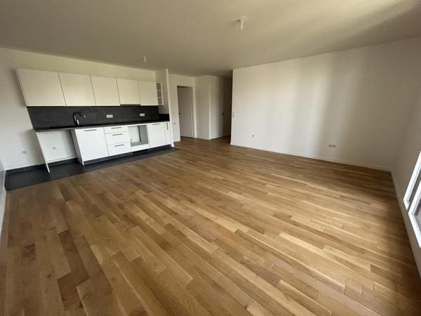 Location Appartement 4 pièces 90 m² - Courbevoie 92400