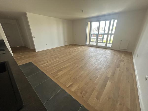 Location Appartement 4 pièces 90 m² - Courbevoie 92400