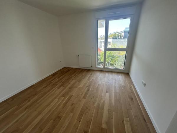 Location Appartement 4 pièces 90 m² - Courbevoie 92400