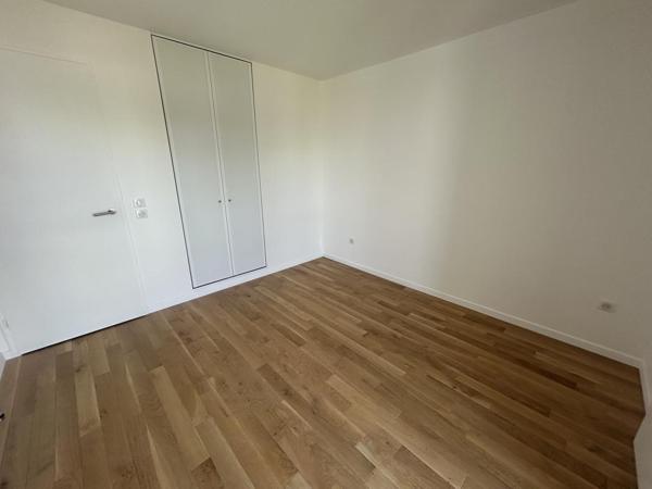 Location Appartement 4 pièces 90 m² - Courbevoie 92400