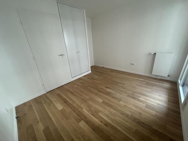 Location Appartement 4 pièces 90 m² - Courbevoie 92400