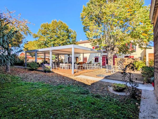 Maison Cazeres 8 pièce(s) 238 m2 avec garage et jardin