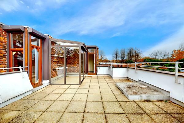 Maison 6 pieces 4 chambres dont une en RDC d'environ 121 m2