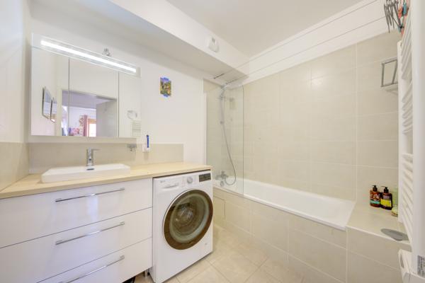 Appartement
         3 pièces
        - 63 m² Exclusivité 350 000 € *