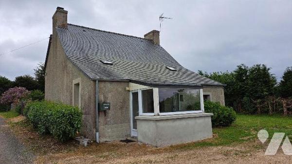 Située  à BOTSORHEL  dans un cadre  verdoyant , cette  maison  comprend :
au rez de chaussée: ...