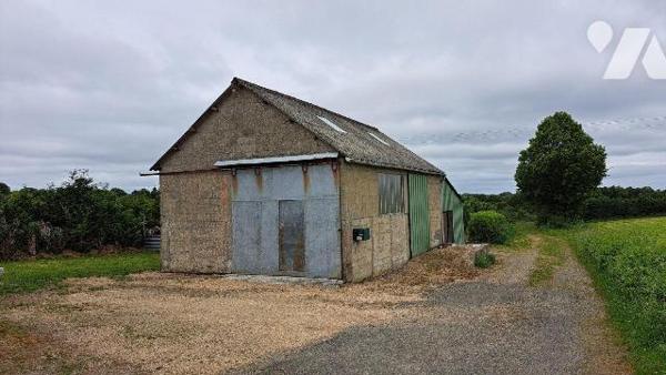 Située  à BOTSORHEL  dans un cadre  verdoyant , cette  maison  comprend :
au rez de chaussée: ...