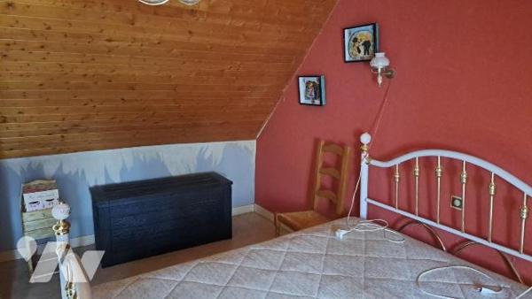 Située  à BOTSORHEL  dans un cadre  verdoyant , cette  maison  comprend :
au rez de chaussée: ...