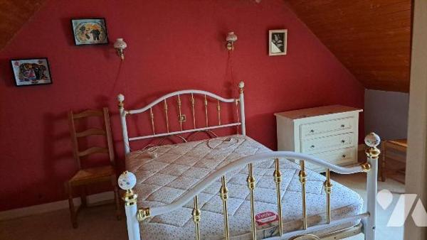Située  à BOTSORHEL  dans un cadre  verdoyant , cette  maison  comprend :
au rez de chaussée: ...