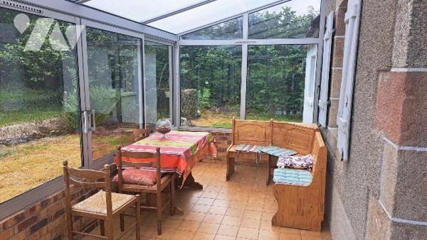 Située  à BOTSORHEL  dans un cadre  verdoyant , cette  maison  comprend :
au rez de chaussée: ...