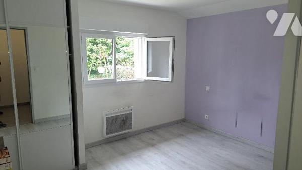 Située  à BOTSORHEL  dans un cadre  verdoyant , cette  maison  comprend :
au rez de chaussée: ...