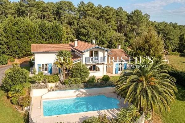 À vendre Bidart - Maison avec piscine et aperçu mer sur vaste terrain