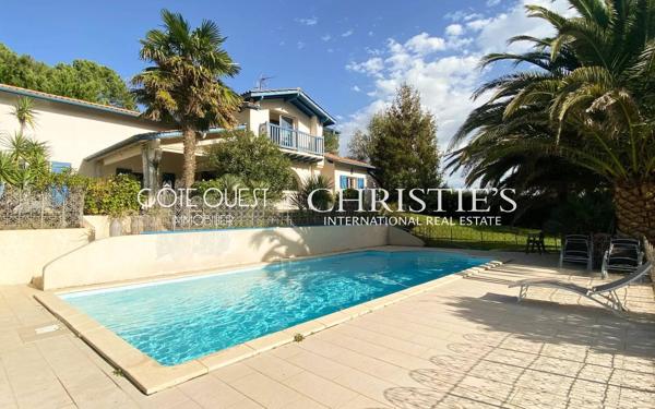 À vendre Bidart - Maison avec piscine et aperçu mer sur vaste terrain