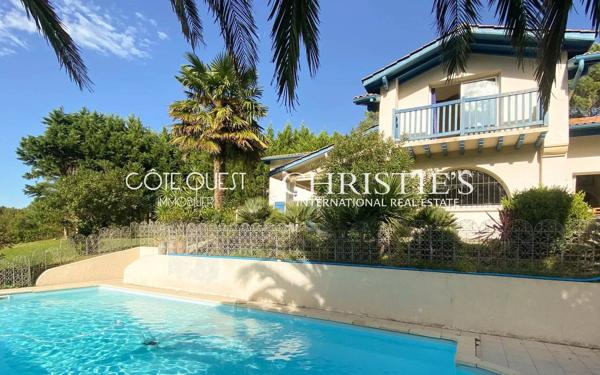 À vendre Bidart - Maison avec piscine et aperçu mer sur vaste terrain
