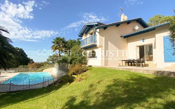 À vendre Bidart - Maison avec piscine et aperçu mer sur vaste terrain
