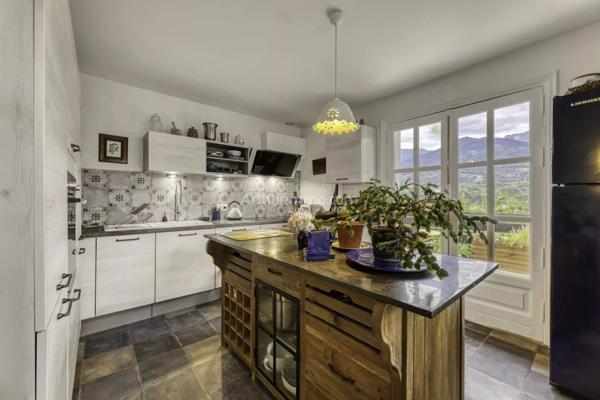 Vente Maison 8 pièces 253 m2 à Valgelon-la-Rochette